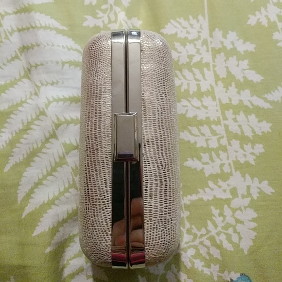 Carolee small gold clutch - Picture 2 of 4